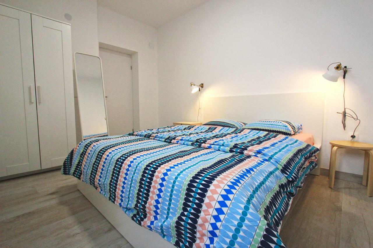 Beachfront Apartments Anita With Pool Karlobag Dış mekan fotoğraf