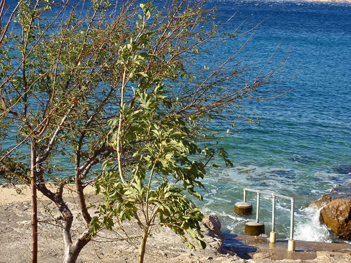 Beachfront Apartments Anita With Pool Karlobag Dış mekan fotoğraf